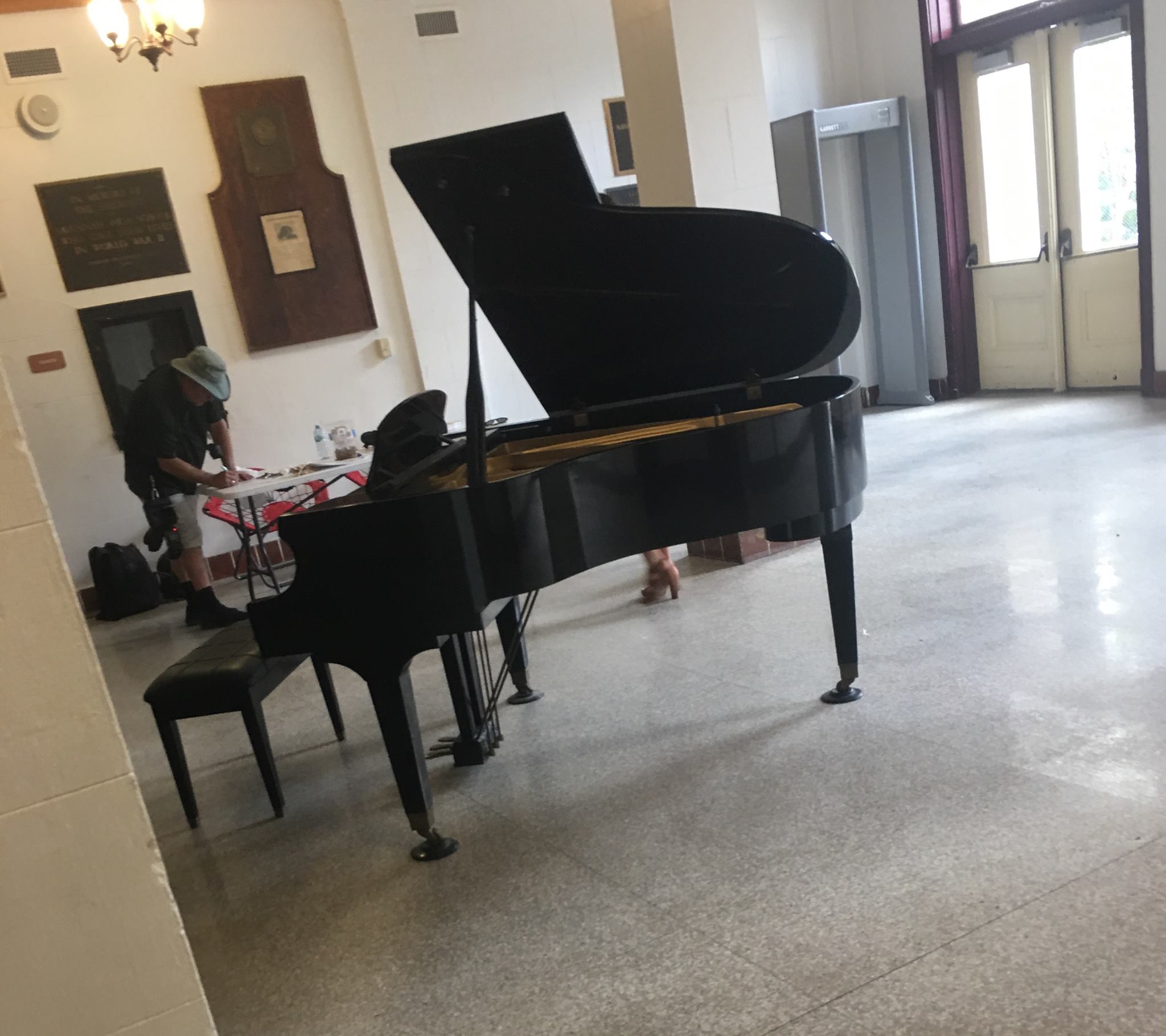 39285734_2041223749269332_7860637823605407744_n